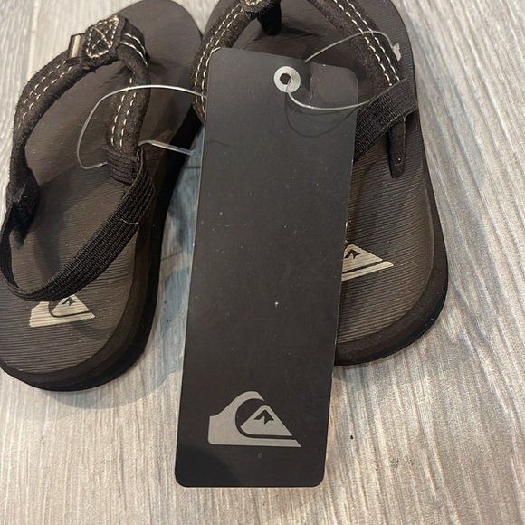 NWT QUIKSILVER Toddler Brown Flip Flop Sandals Size 6 - Picture 4 of 8